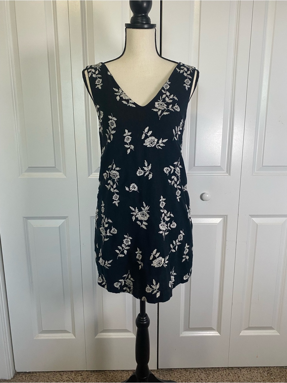 Abercrombie & Fitch Black Embroidered Floral Mini Dress